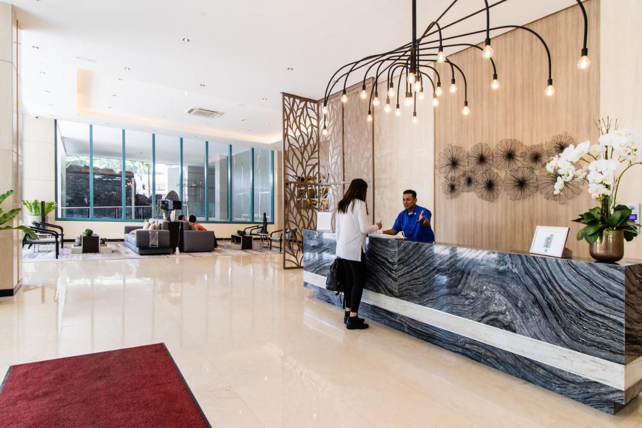 One Uptown Residence Bgc Pateros Экстерьер фото