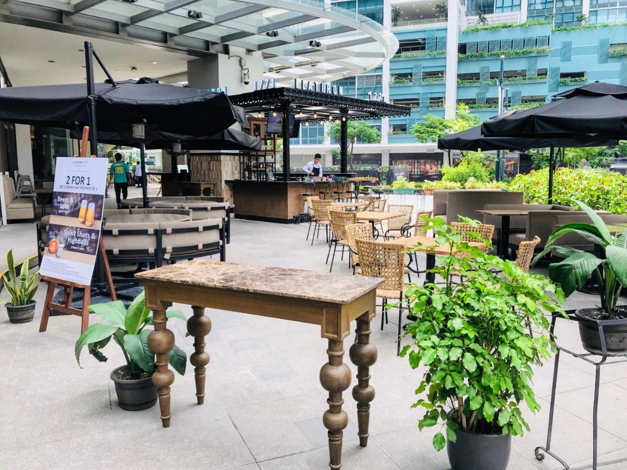 One Uptown Residence Bgc Pateros Экстерьер фото